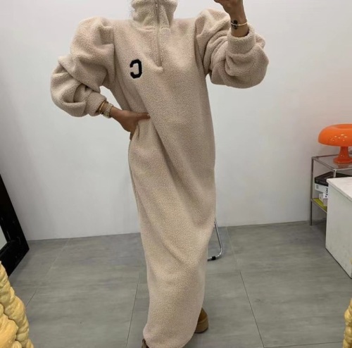 A large number of Korean Dongdaemun lamb wool thickened casual loose lazy style long sweatshirt dress