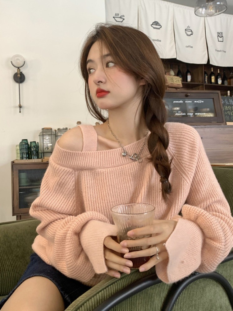 設計感小眾心機露肩毛衣女春秋冬溫柔軟糯寬鬆短款粉色針織衫上衣