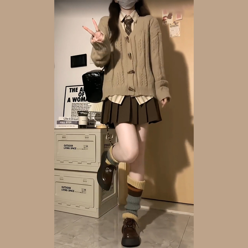 慵懶軟糯牛角扣V領針織毛衣外套女秋冬季2023新款小個子寬鬆開衫