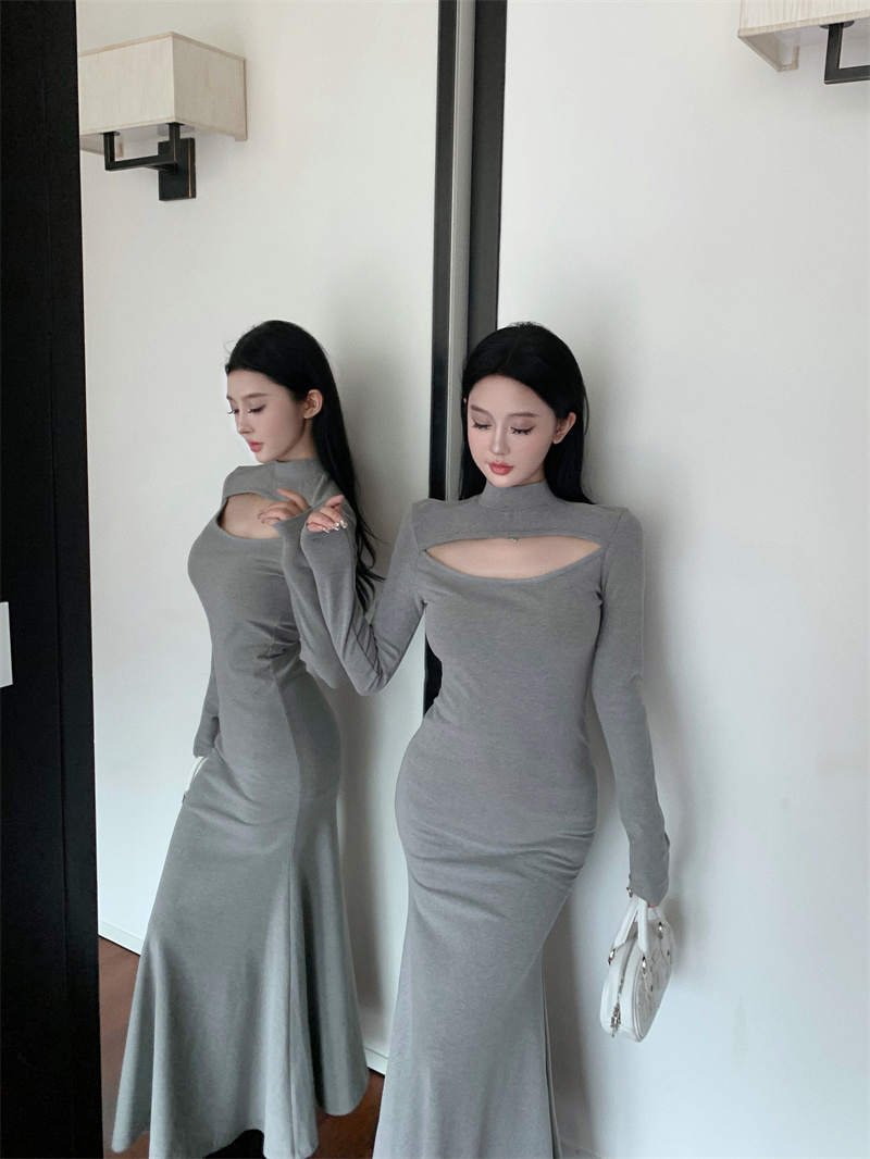 Actual shot of new autumn slim-fitting hollow bottoming hip-hugging fishtail long skirt
