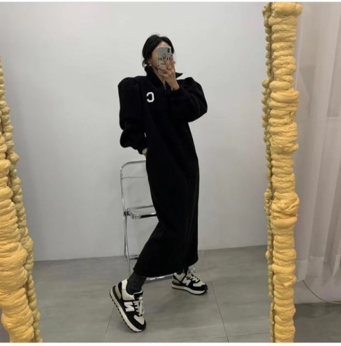 A large number of Korean Dongdaemun lamb wool thickened casual loose lazy style long sweatshirt dress