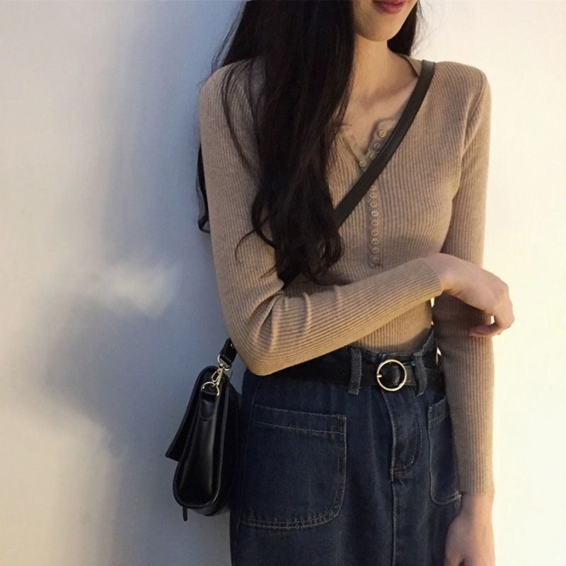 Autumn new style button-down V-neck long-sleeved knitted bottoming shirt for women, fashionable and slim-fitting tops for women