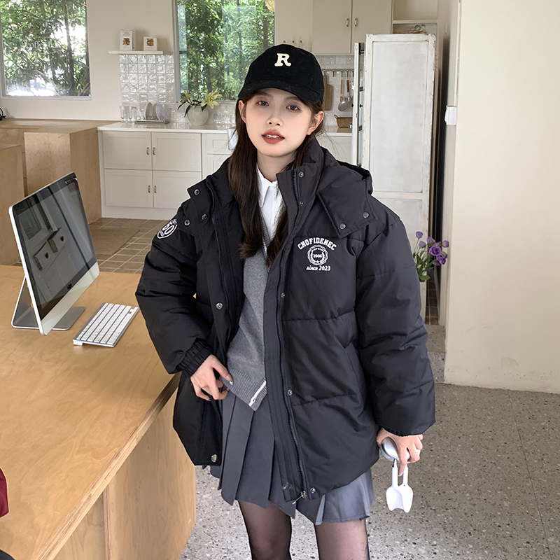 Real shot of college style black short cotton coat for small women in winter 2023 new thickened cotton coat 3975
