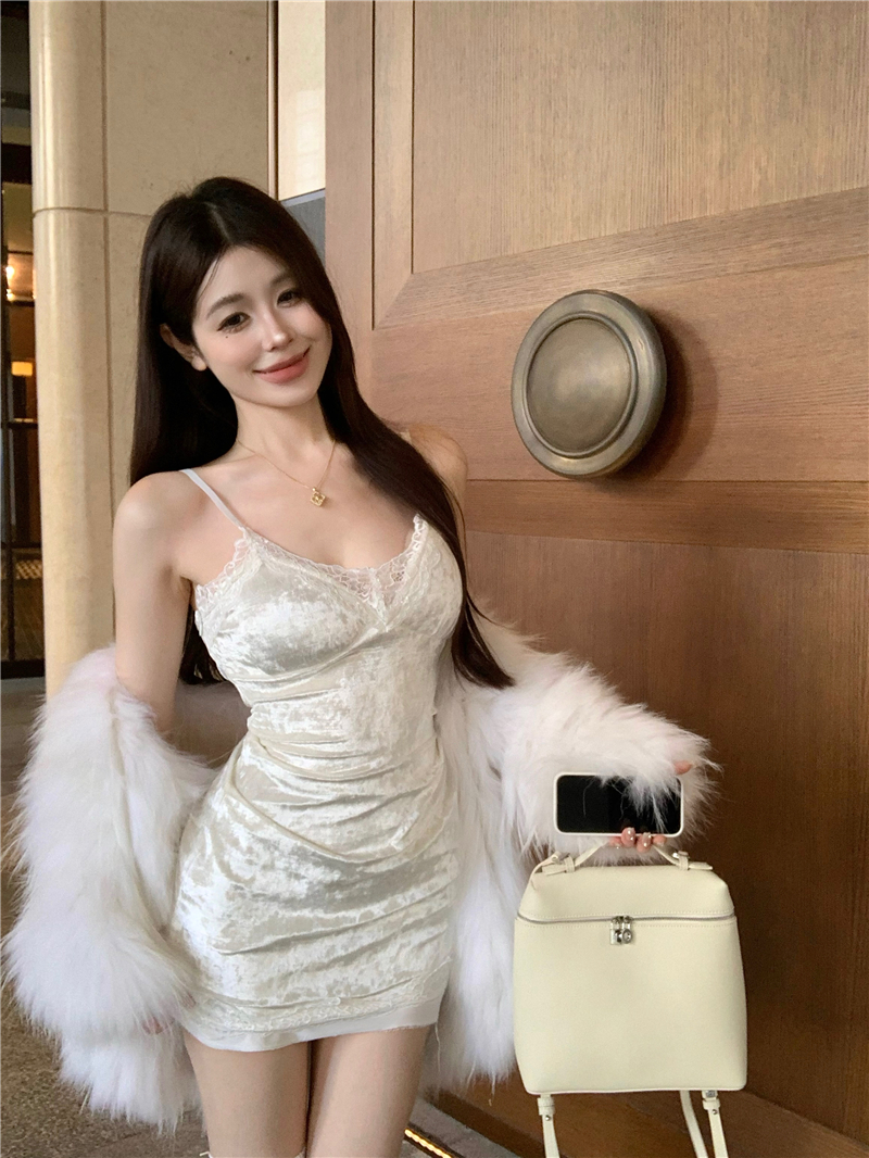 實拍 純欲性感蕾絲帶胸墊吊帶內搭連衣裙女收腰絲絨包臀短裙