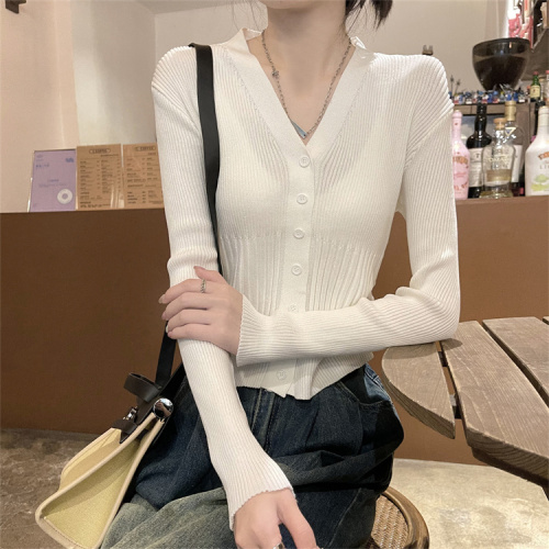 Real shot of winter soft and skin-friendly lapel strips for women, versatile Korean style slimming sweater cardigan top