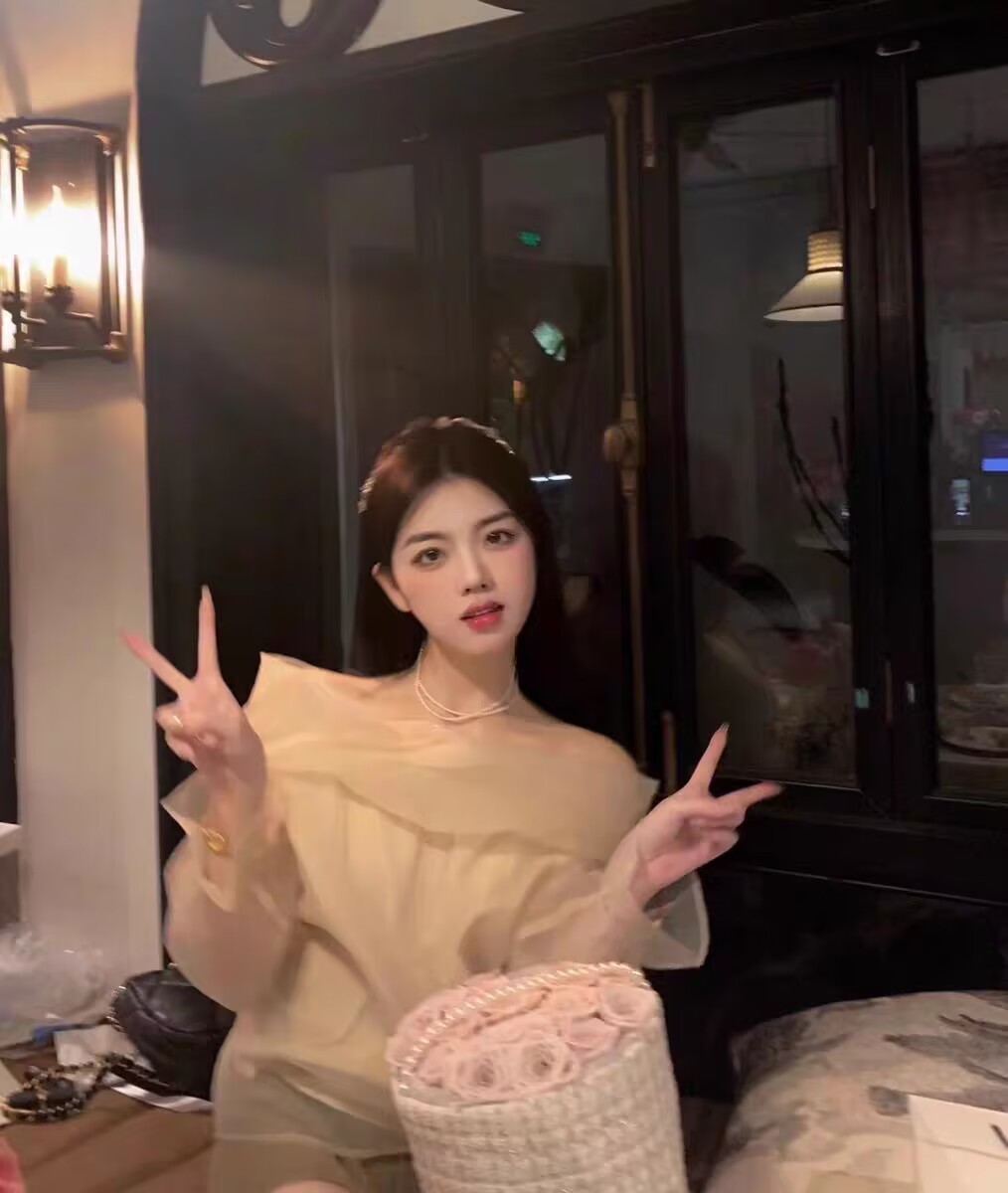 S.andro Madge2023 autumn French sweet fairy pure desire one-shoulder off-shoulder shirt design top