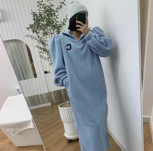 A large number of Korean Dongdaemun lamb wool thickened casual loose lazy style long sweatshirt dress