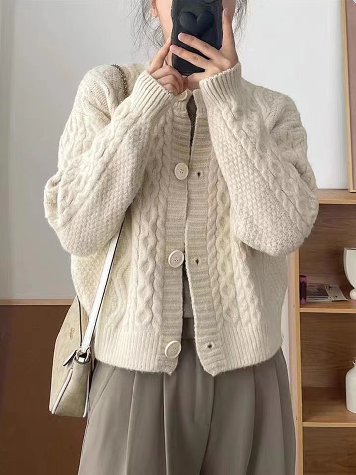 Knitted cardigan sweater coat for women, this year's popular autumn and winter chic loose tops are high-end and fall outfits