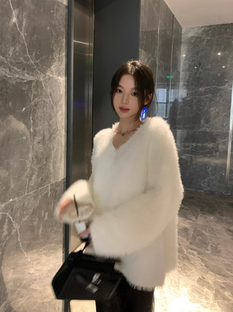 高級感慵懶黑色軟糯v領馬海毛毛衣女秋冬加厚寬鬆套頭純欲針織衫