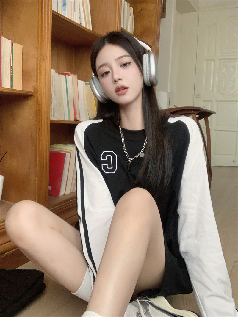 Real shot of early autumn new Korean style contrasting color stitching letter pullover round neck sweatshirt for women loose long-sleeved thin top
