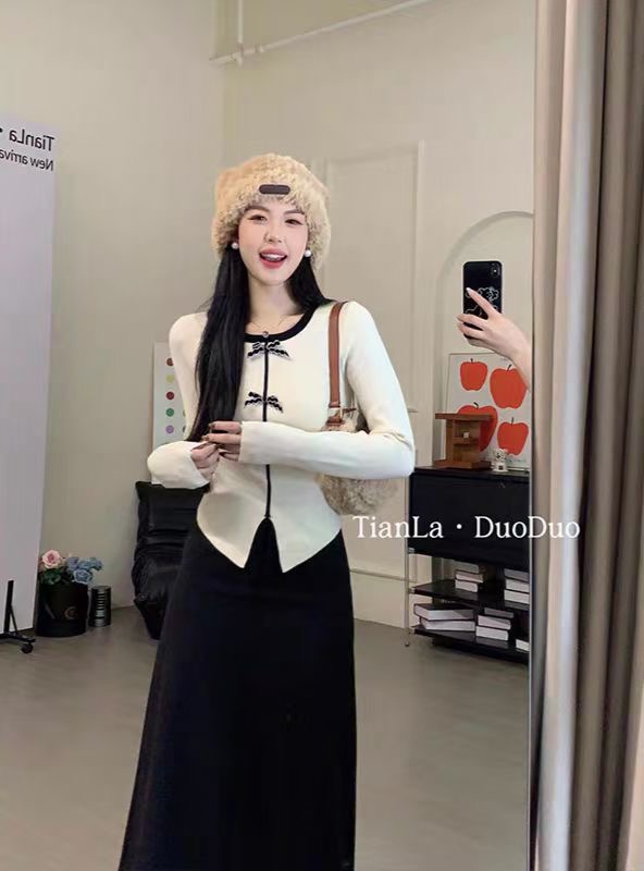2023秋季新款設計感修身顯瘦圓領設計感拼接長袖針織衫女上衣