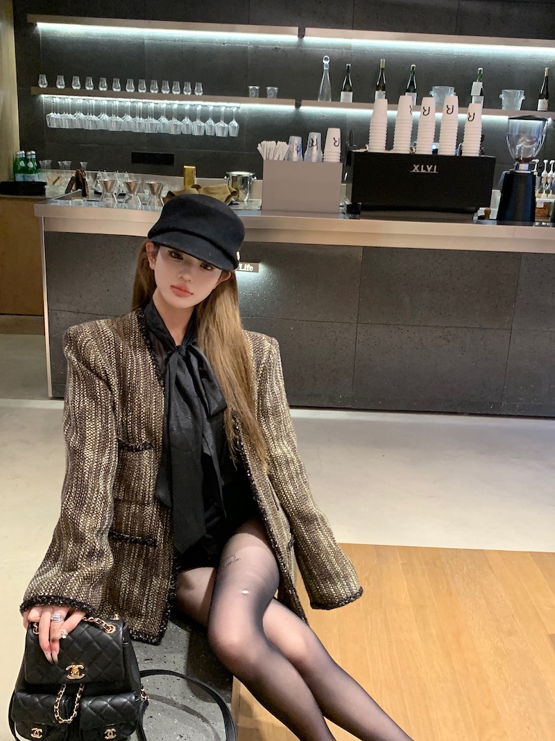 Actual shot of Vanity Fair V-neck French retro loose-fitting blazer + base shirt