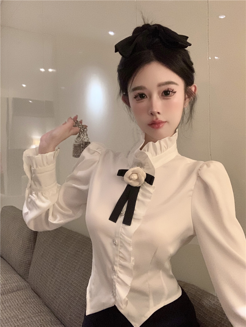 實拍  設計感白色木耳邊立領高級感緞面喇叭袖襯衣帶花朵