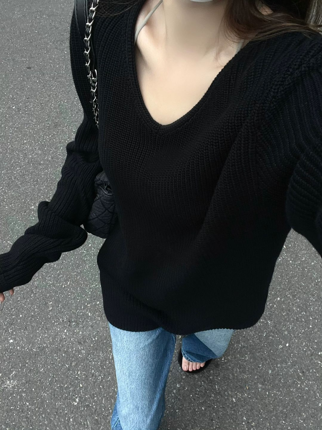 寬鬆V領黑色毛衣女慵懶風秋季新款高級感長袖套頭針織衫外穿上衣