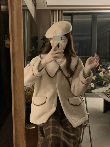 Actual shot of Xiaoxiang style high-end socialite cardigan lamb wool short coat for women autumn and winter new design sense niche