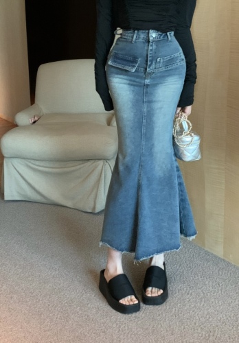 Real shot of fake two-piece top for women, retro hip-hugging fishtail denim skirt, slim mid-length skirt
