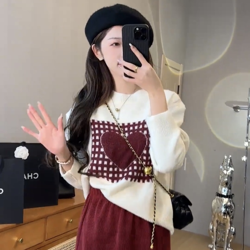 2023年冬季新款百搭時尚愛心圖案圓領長袖套頭毛衣女