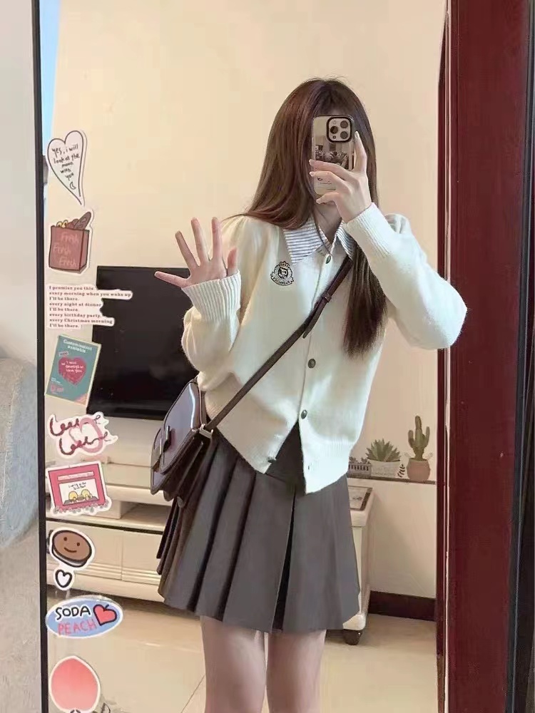 Fake two-piece knitted sweater top autumn 2023 new women's gentle style lazy sweater jacket chic and beautiful small shirt