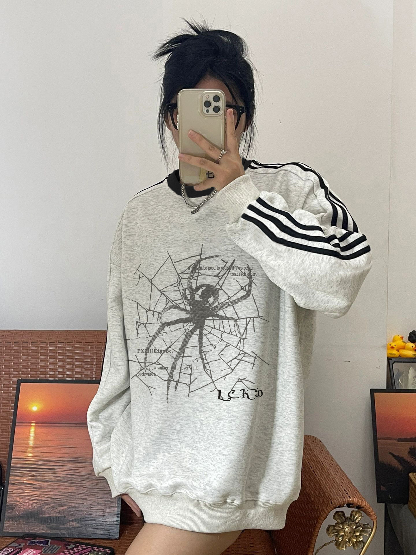 黑標品質食毛華棉複合牛奶絲300克三條槓套頭衛衣女寬鬆百搭上衣