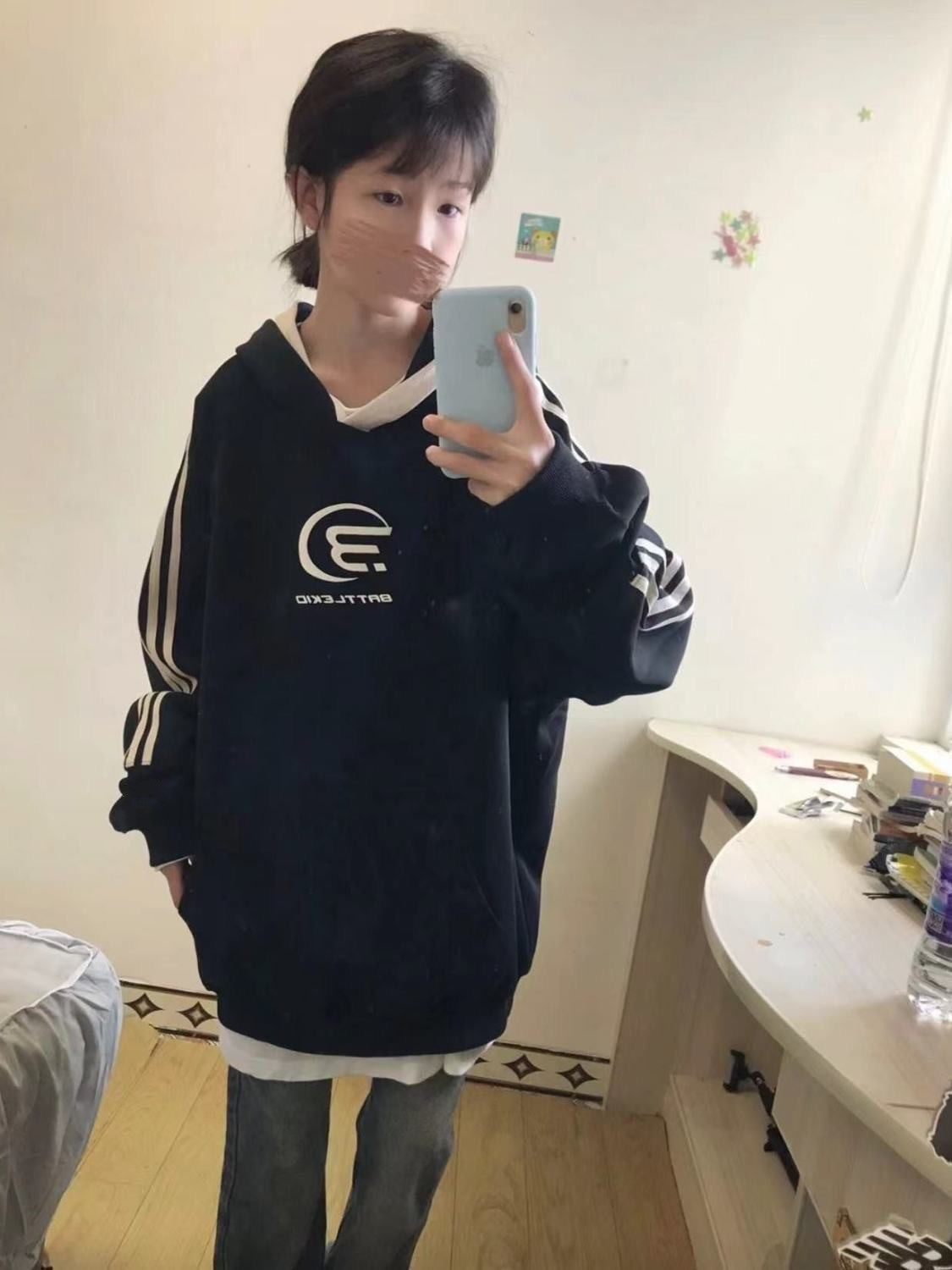 直播食毛華棉複合牛奶絲300克前 印花三條槓連帽衛衣女
