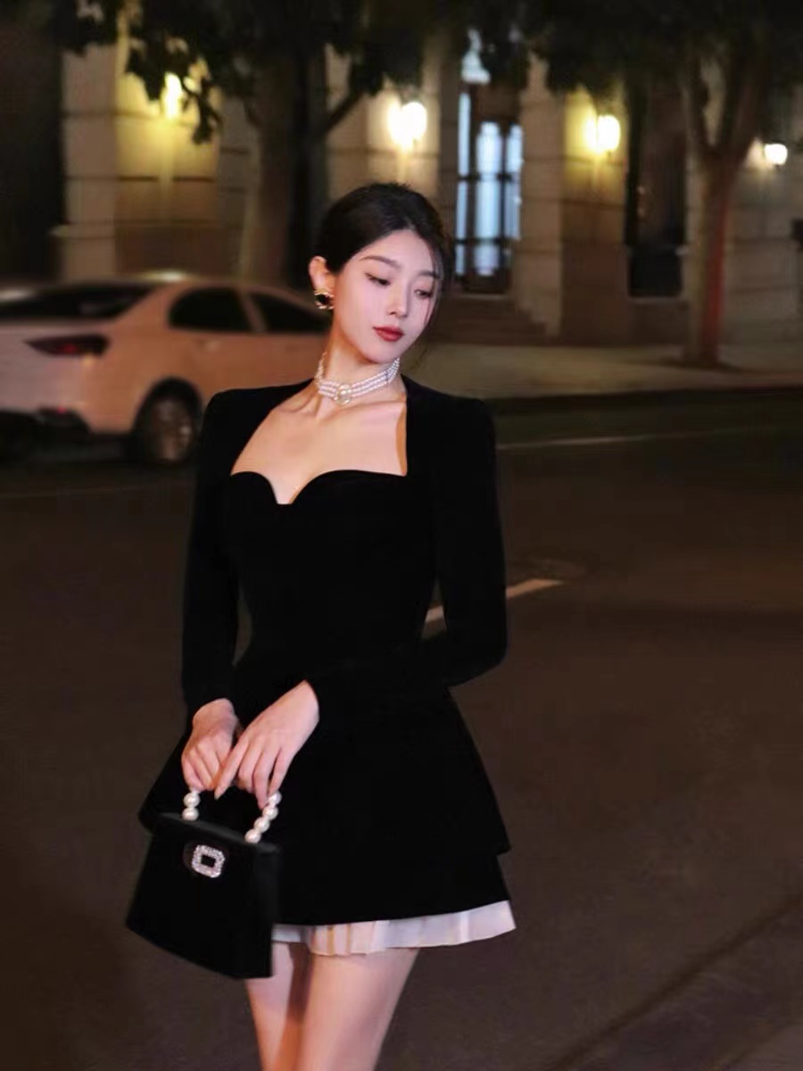 法式復古絲絨連衣裙女秋冬氣質赫本風裙子小黑裙高級感晚禮服短裙
