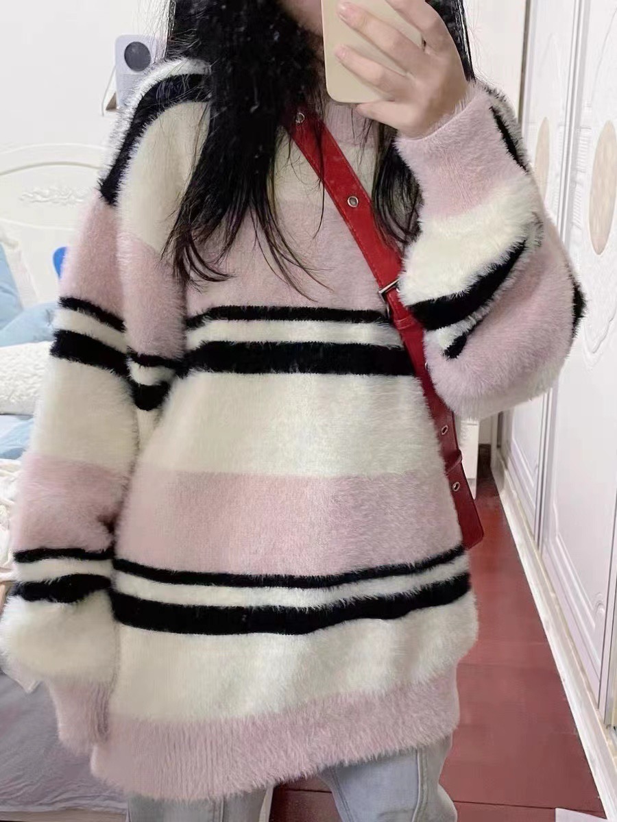 奶粉色慵懶風水貂絨套頭毛衣女秋冬寬鬆加厚中長款圓領條紋針織