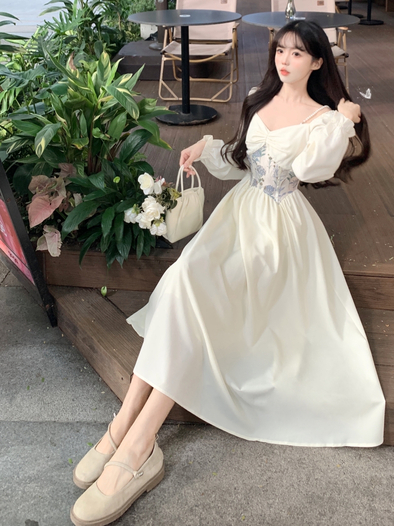 大碼女裝法式優雅氣質公主裙收腰顯瘦方領刺繡名媛風珍珠連衣裙秋