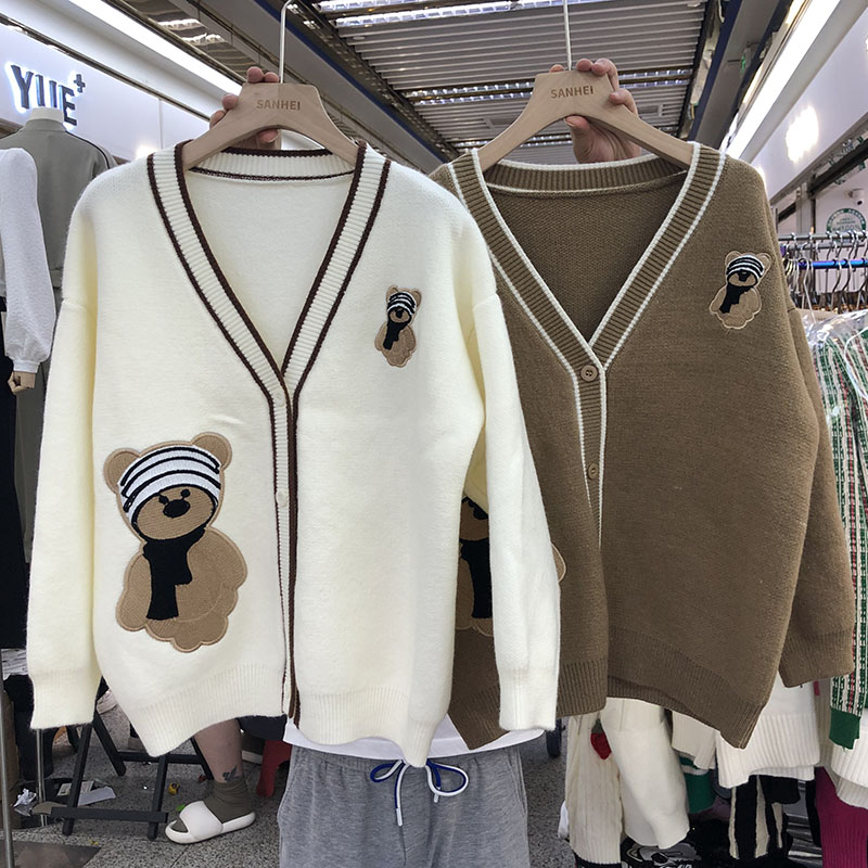 Korean style lazy style contrasting color knitted jacket women's design bear embroidered sweater early autumn soft waxy style milk sweater