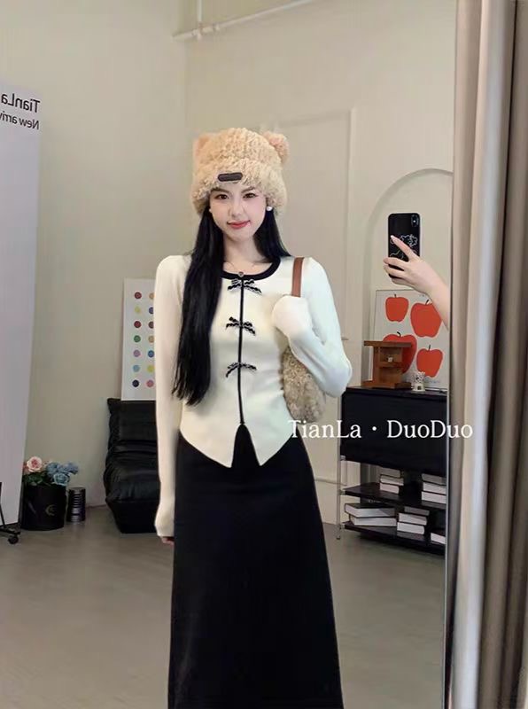 2023秋季新款設計感修身顯瘦圓領設計感拼接長袖針織衫女上衣