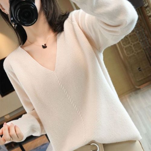 Autumn and winter V-neck sweater ladies loose short bottoming sweater pullover long-sleeved solid color inner top trendy