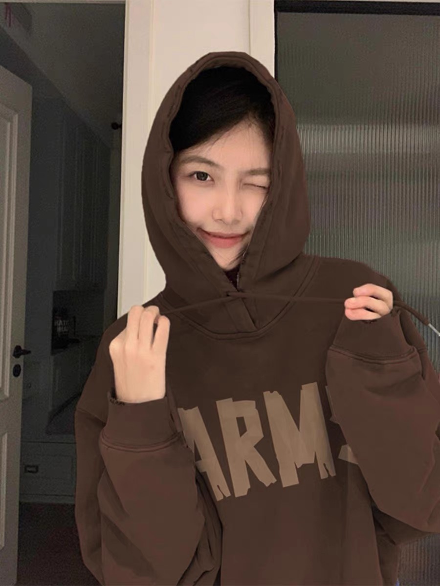 棕色美式復古正肩加絨加厚衛衣女秋冬2023新款連帽美拉德穿搭