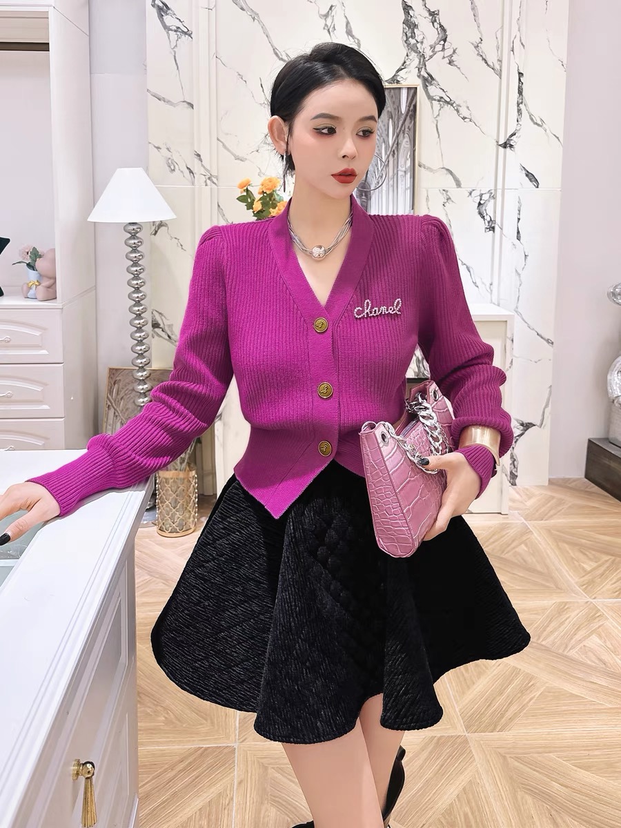 2023新年紅色毛衣女秋冬短款氣質v領設計感開衫針織衫外套上