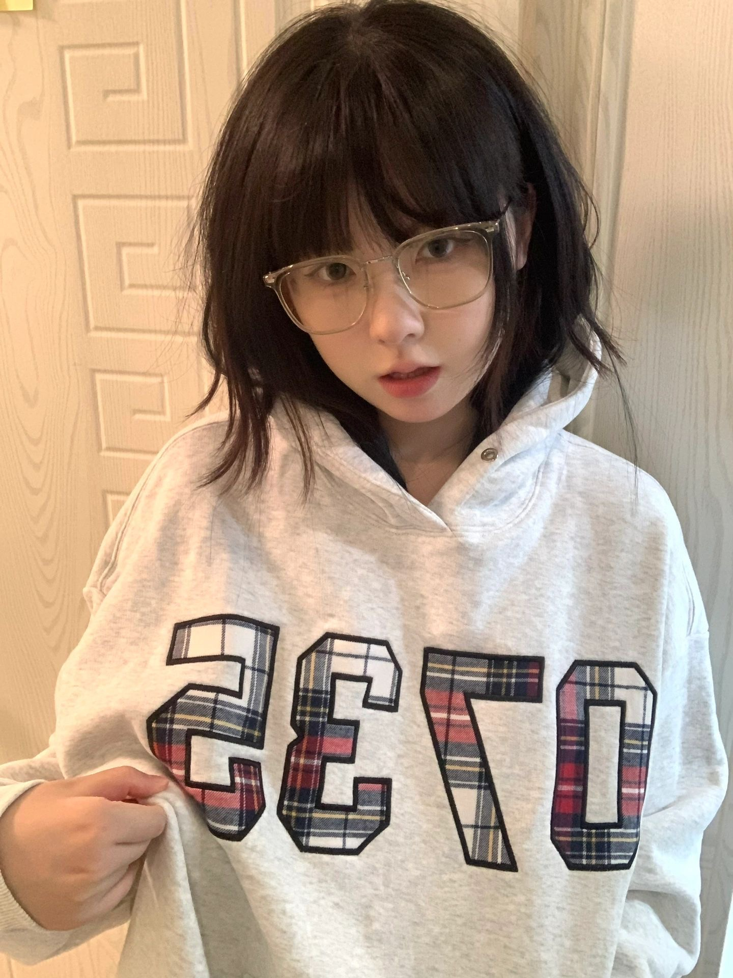 貼布刺秀 打雞眼CVC食毛華棉複合牛奶絲+銀狐絨衛衣女