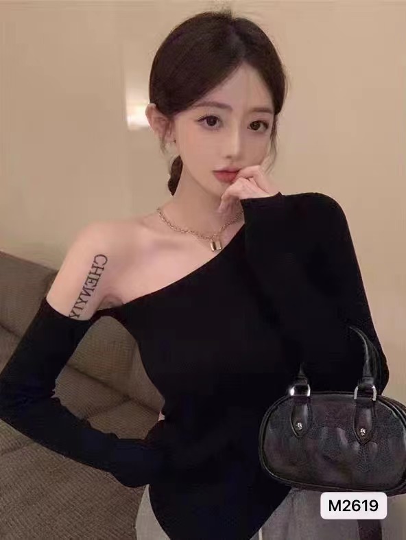 秋季新款設計感小心機露單肩設計弧形下擺顯瘦長袖上衣女