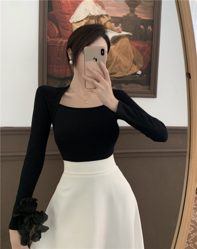 Real shot of fashionable two-piece square-neck slim long-sleeved bottoming T-shirt top + white high-waisted mid-length skirt