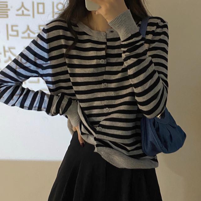 2023新款韓版網紅長袖復古針織衫女洋氣短款上衣內搭打底衫苞芯紗