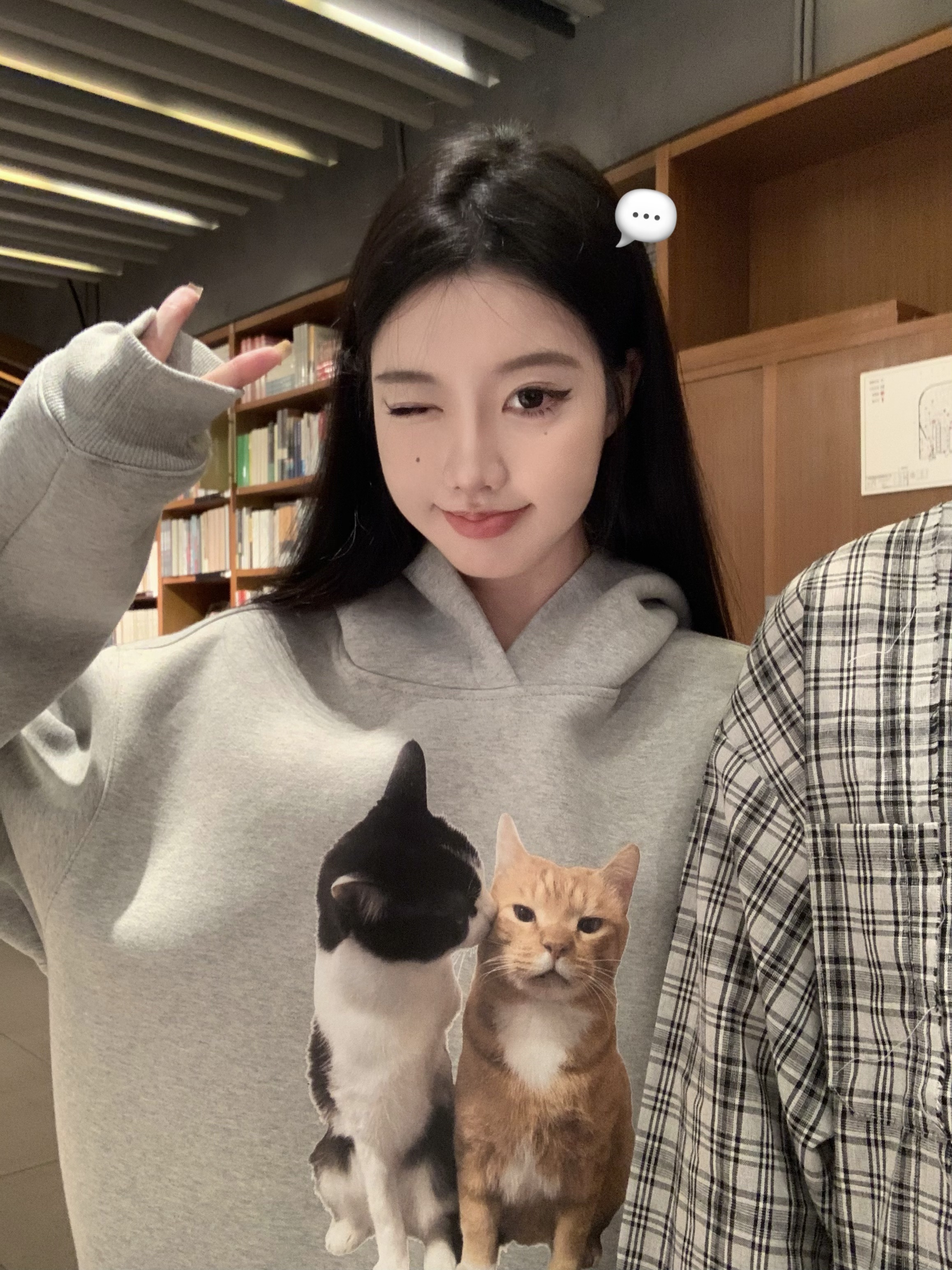 實拍 灰色寬鬆套頭貓貓連帽衛衣女小眾可愛衣服
