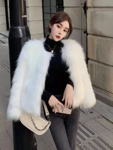 2023 new imitation fox fur youthful fur coat for women winter short V-neck net red fur coat for slimming