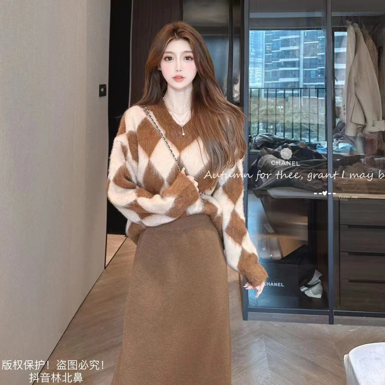 高級感超好看的毛衣女秋冬慵懶風寬鬆V領菱格羊毛針織衫套頭上衣