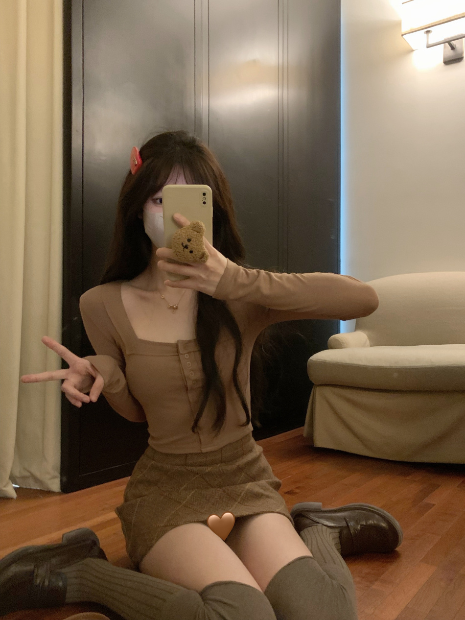 Actual shot ~ Pure Desire square-neck bottoming shirt, long-sleeved T-shirt top + plaid high-waisted slimming A-line skirt