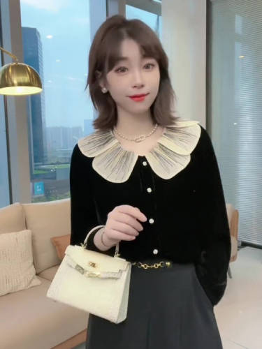 Baby doll collar gold velvet top for women, autumn  new women's clothing, age-reducing, stylish and chic small shirt, long-sleeved knitted women