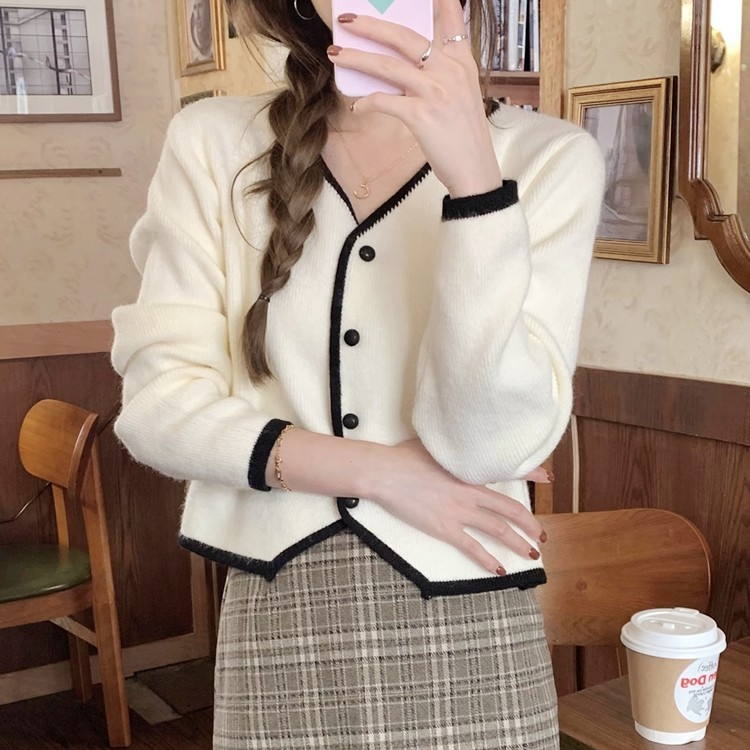 Xiaoxiangfeng Contrast Color Sweater Jacket Women's Design Niche Western Style V-Neck Short Irregular High-Quality Knitted Sweater