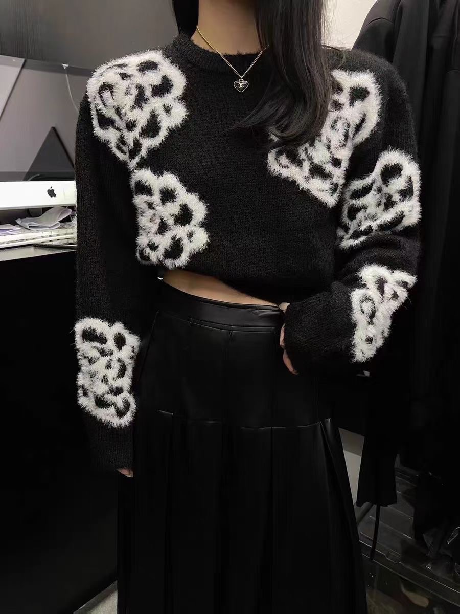 Thirteen Lines 2023 Autumn and Winter New Korean Style Retro Flower Round Neck Pullover Loose Short Long Sleeve Knitted Sweater for Women