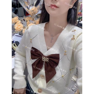 Korean autumn and winter sweet beaded bow decoration soft and waxy V-neck cardigan sweater women's coat short 2023 new style