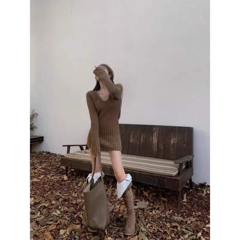 Winter gentle and feminine knitted sweater dress with high waist and slim V-neck long sleeve hip-covering bottoming dress