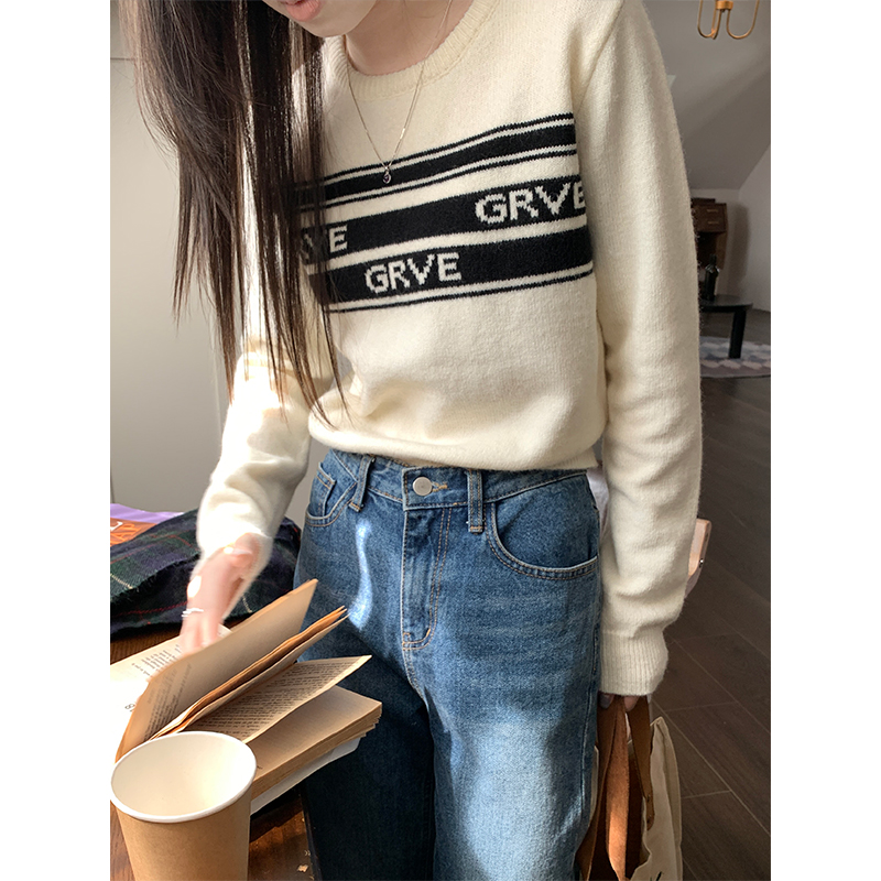 Real shot of American retro round neck long-sleeved sweater for women autumn striped contrast color college style casual top
