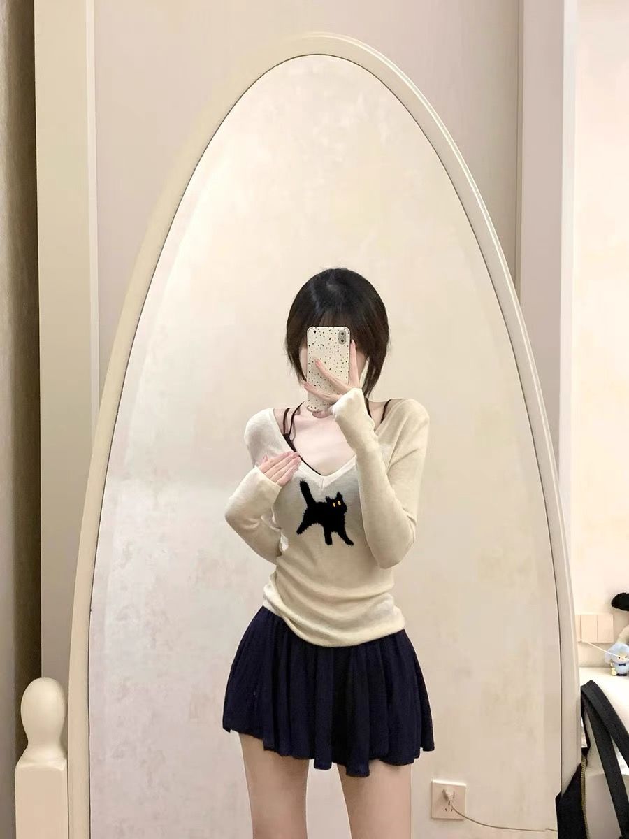 V-neck knitted bottoming shirt for women 2023 early autumn new slim fit inner long-sleeved T-shirt hot girl collarbone top