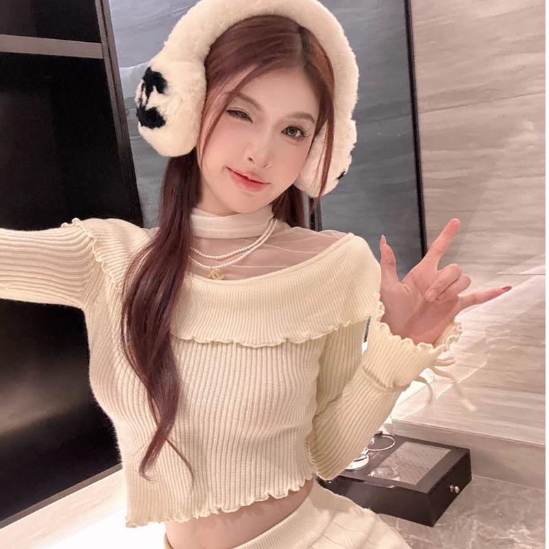 Pure sexy hottie black slanted shoulder long-sleeved knitted women's autumn and winter sexy off-shoulder, slim, irregular and chic