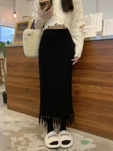 Actual shot of the new thickened high-waist slimming tassel skirt with pit strips at the end and hip slit mid-length skirt