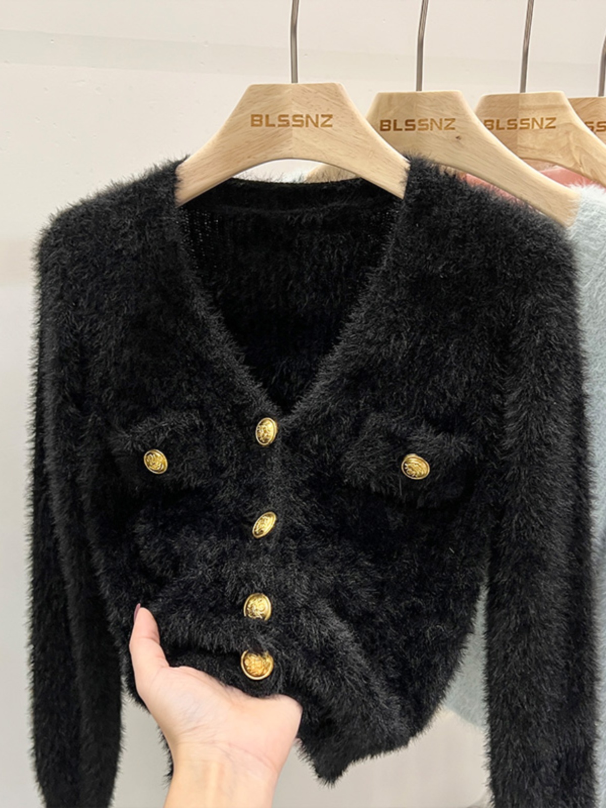 Soft mink velvet v-neck sweater for women in autumn and winter, soft and fragrant short knitted cardigan jacket for women